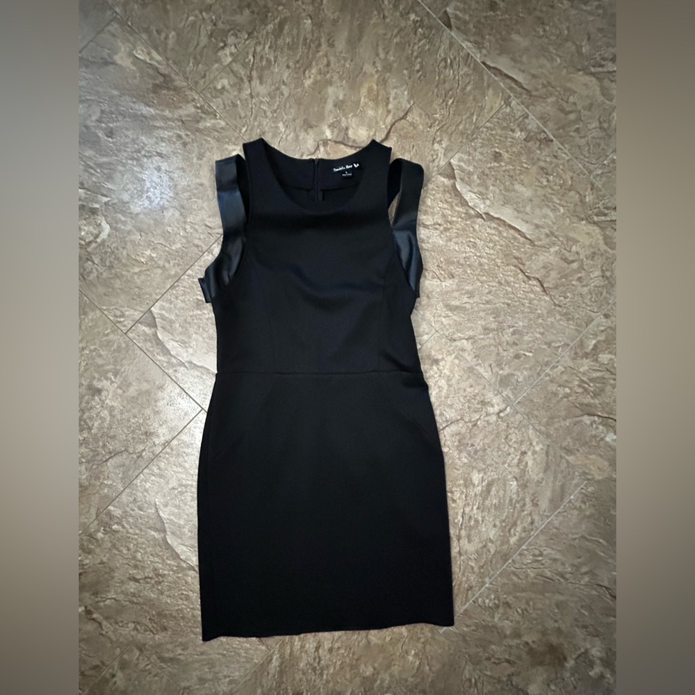 Black Sleeveless Dress